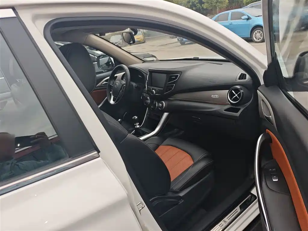 BYD Song 2016 Unrivaled Edition 1.5TI Manual Elegance Edition фото 25