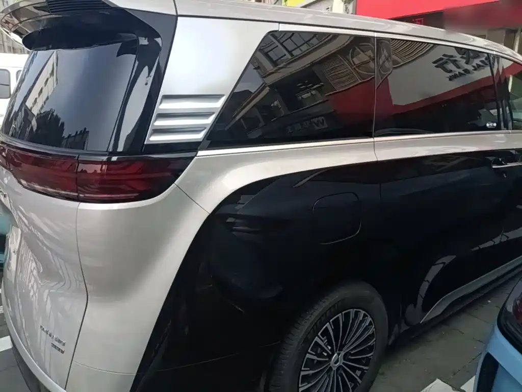 Denza D9 2026 2025 DM-i Smart Drive Edition 1020 AWD Prestige
