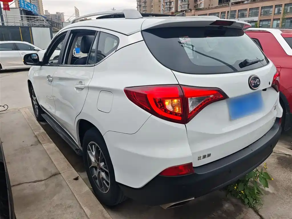 BYD Song 2016 Unrivaled Edition 1.5TI Manual Elegance Edition фото 5