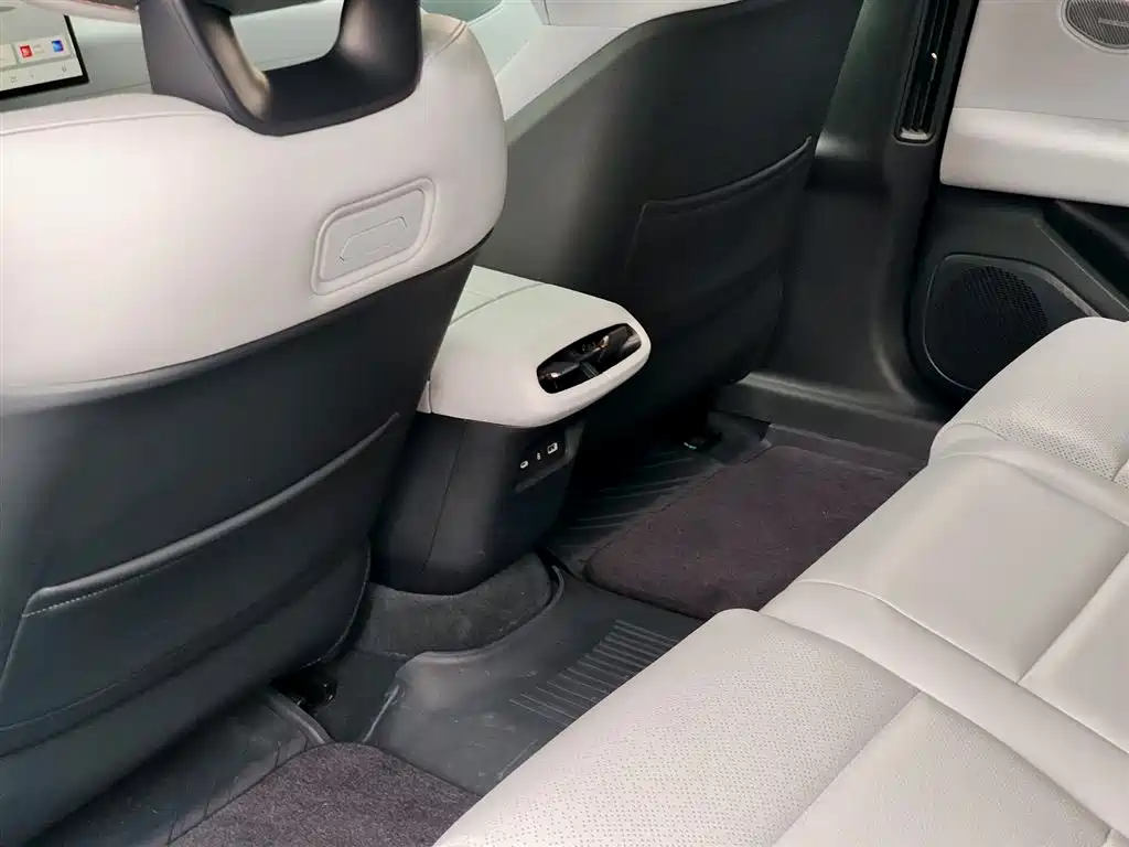 Lynk & Co Z10 2025 95kWh 702km AWD Smart Drive Ultra фото 9