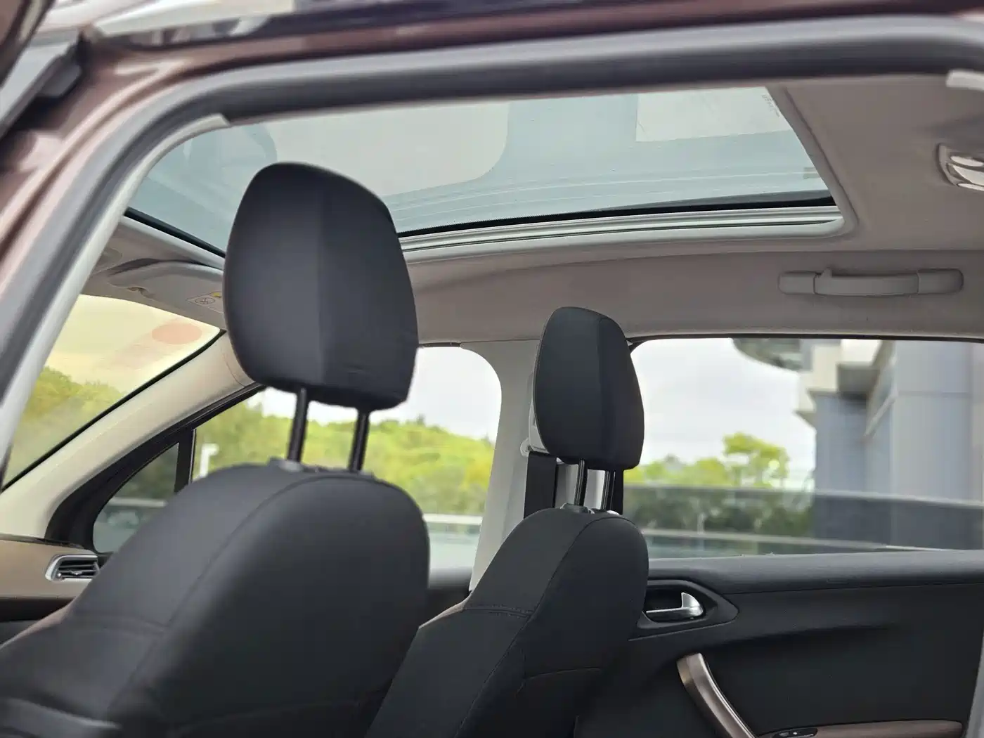Peugeot 2008 2015 2014 1.6L Automatic Fashion Edition