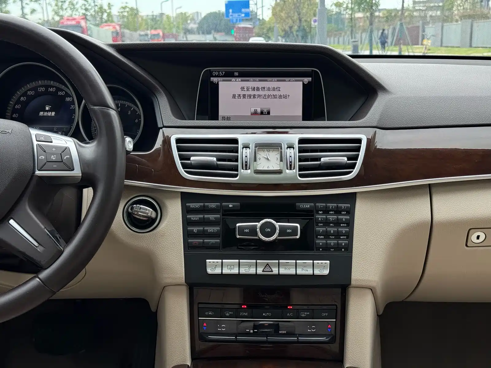 Фото 8 - Mercedes-Benz E-Class