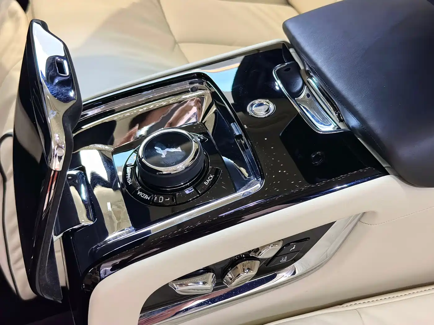 Rolls-Royce Phantom 2018 6.7T Long Wheelbase Version фото 13