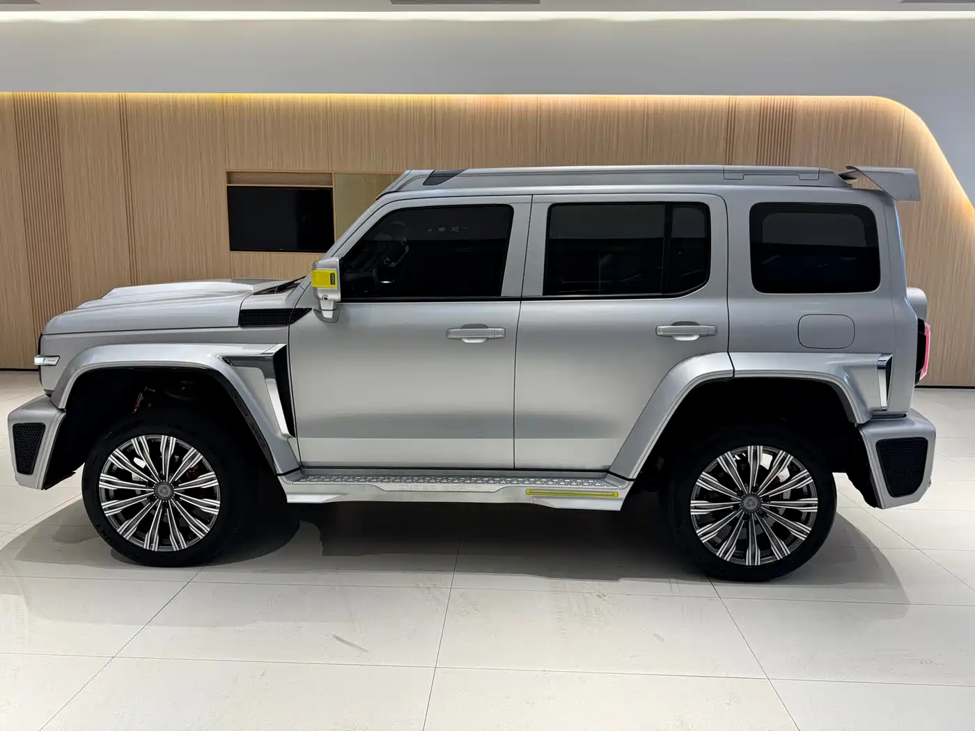 TANK CO CREATION TANK 300