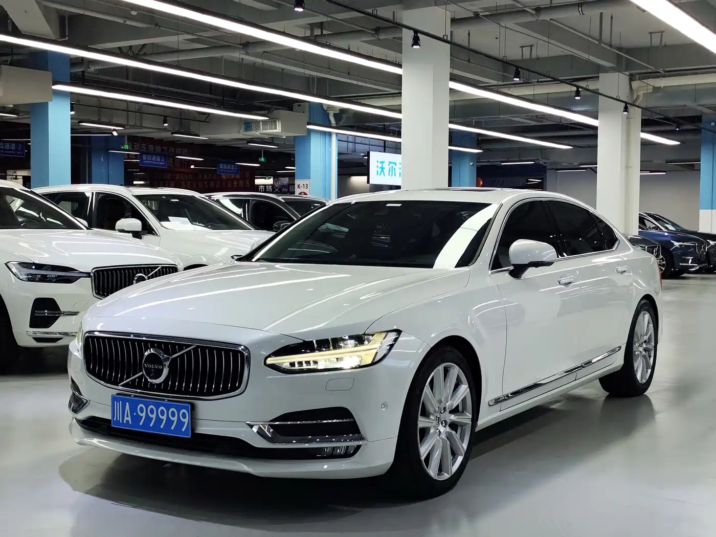 Фото 1 - Volvo S90