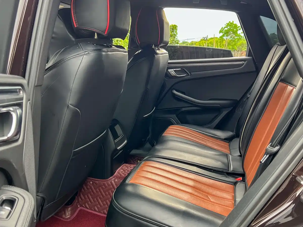 Porsche Macan 2016 Macan 2.0T фото 12