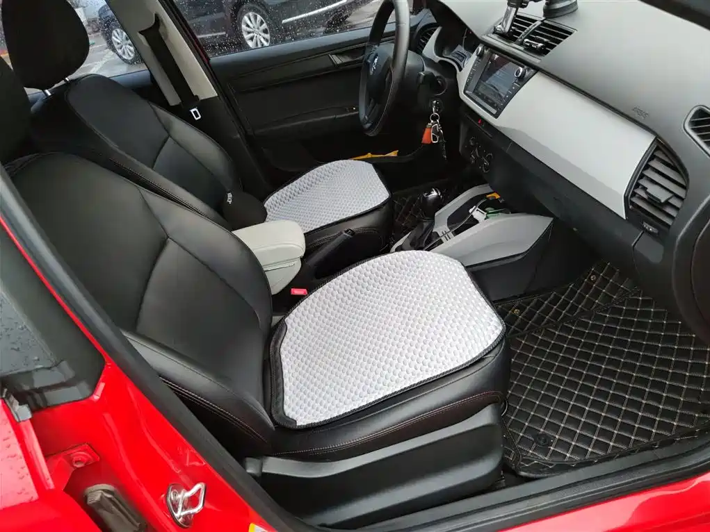 Škoda Fabia 2016 1.4L Automatic Car Enjoy Edition фото 25