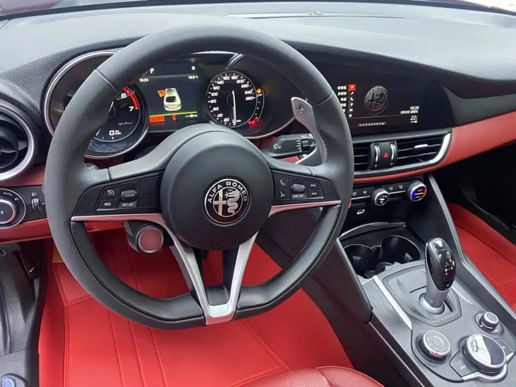 Alfa Romeo Giulia 2018 2017 2.0T 280HP Luxury Edition