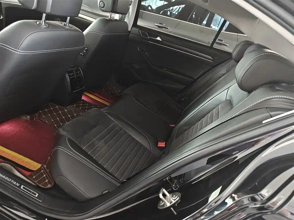 Volkswagen Magotan 2020 330TSI DSG Luxury фото 8