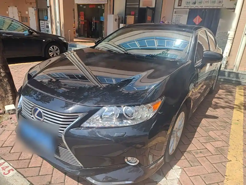 Photo 1 - Lexus ES