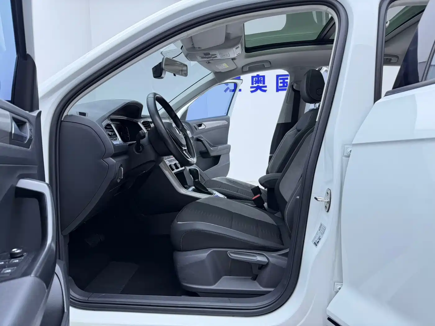 VOLKSWAGEN T ROC EXPLORING SONGS