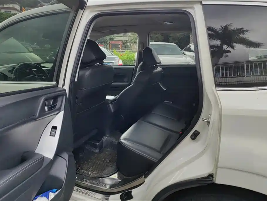Subaru Forester 2013 2.5i Automatic Luxury Edition фото 11