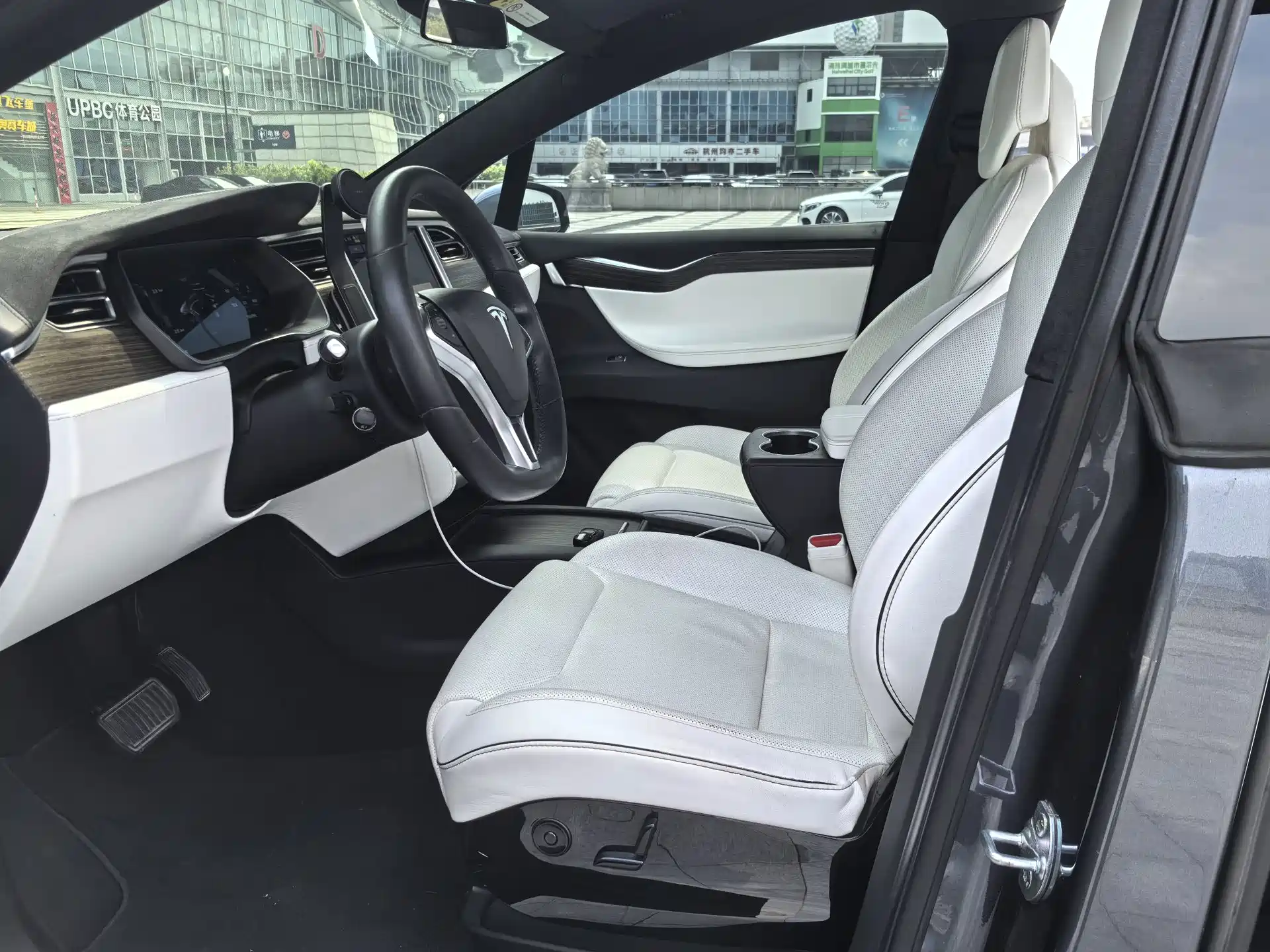 Фото 8 - Tesla Model X