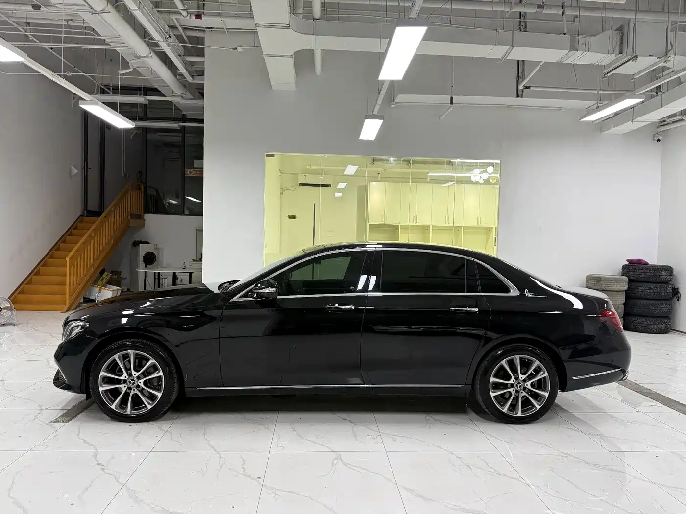 Фото 3 - Mercedes-Benz E-Class