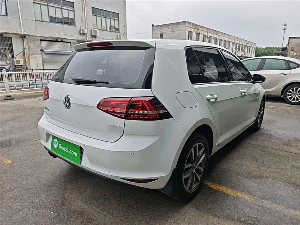 Volkswagen Golf 2017 230TSI Auto Luxury Millionth Anniversary Edition фото 5
