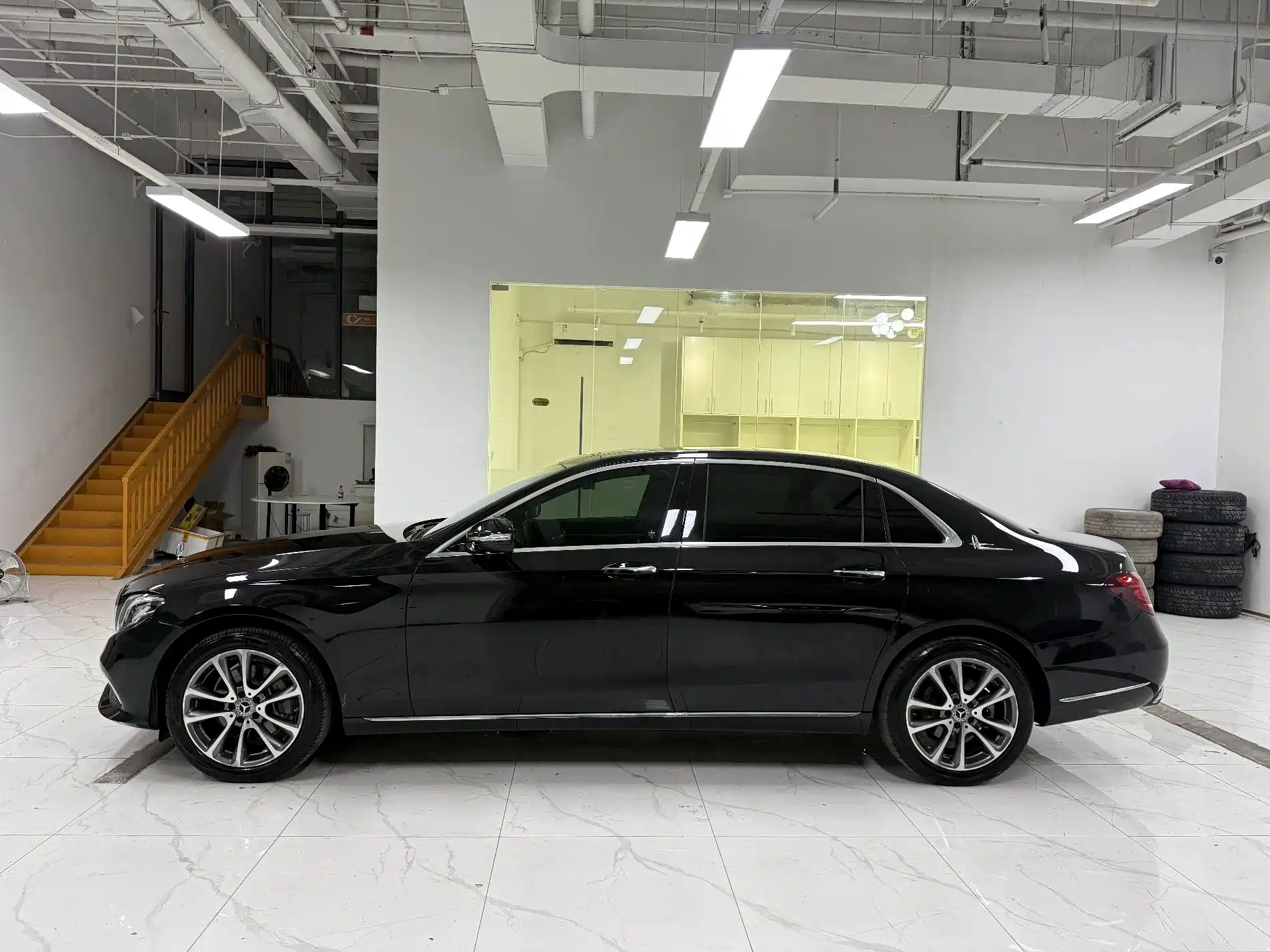 Photo 3 - Mercedes-Benz E-Class