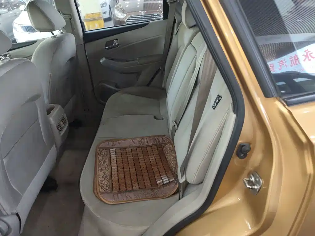 Venucia T70 2015 2015 2.0L CVT RuiQu Edition