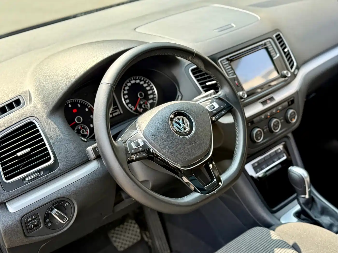Volkswagen Sharan 2016 2016 380TSI Comfort 7-seater