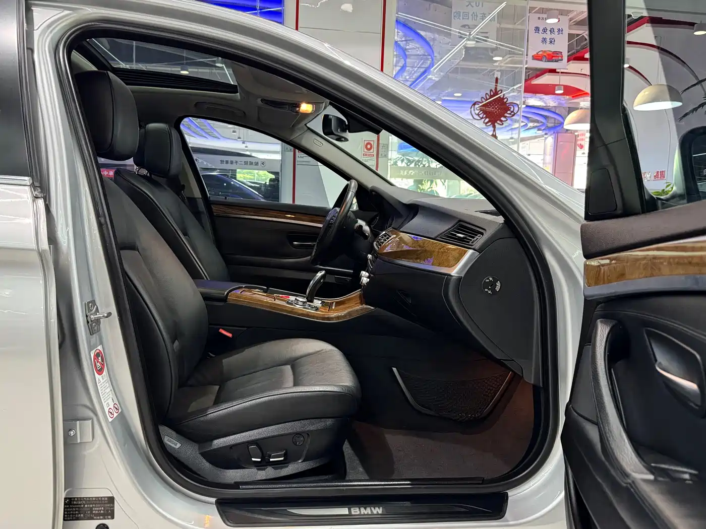 BMW 5 Series 2011 528Li Luxury фото 6