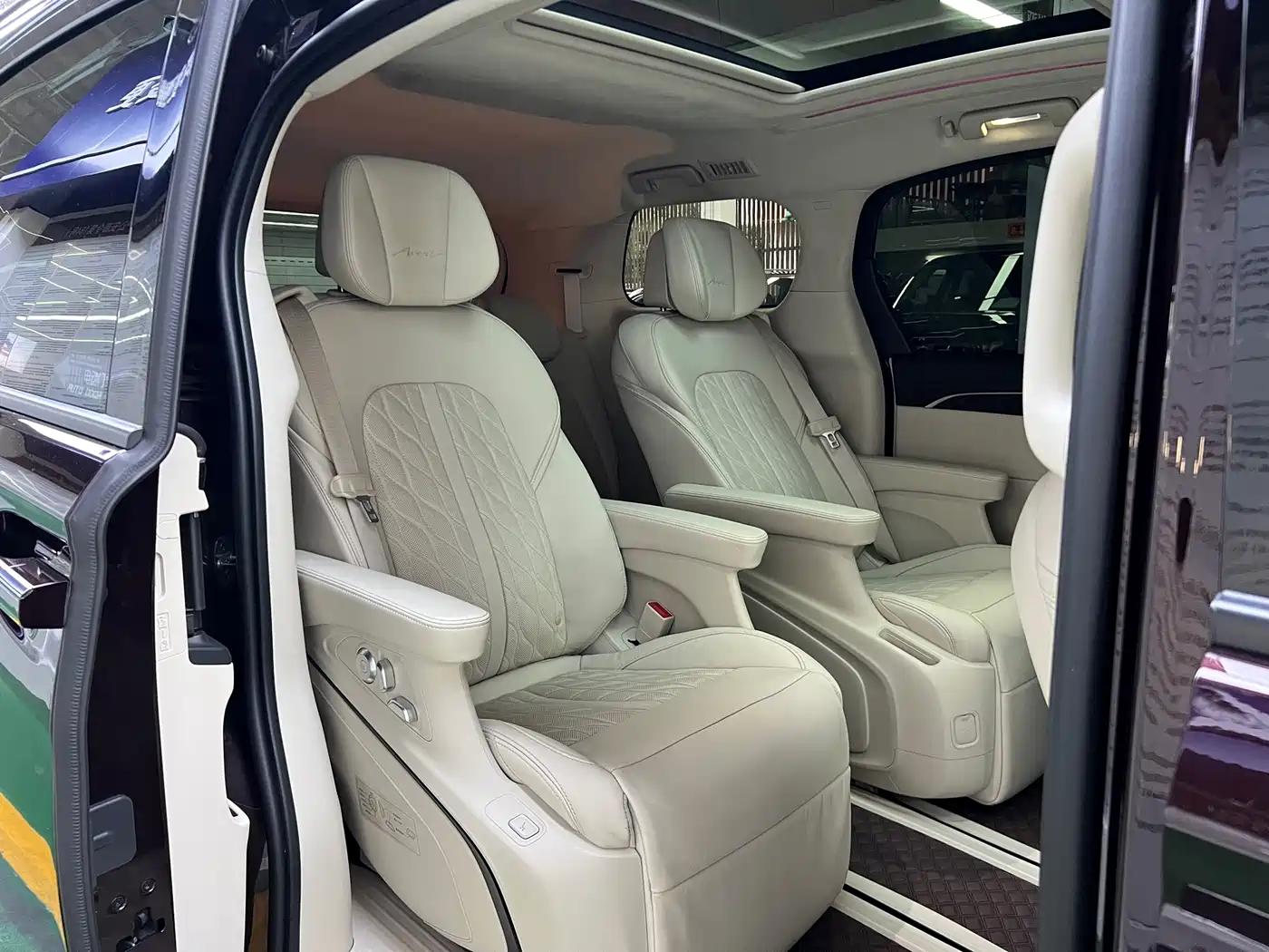 Buick GL8 2021 Avenir Aivia 7-Seater Family Edition фото 22