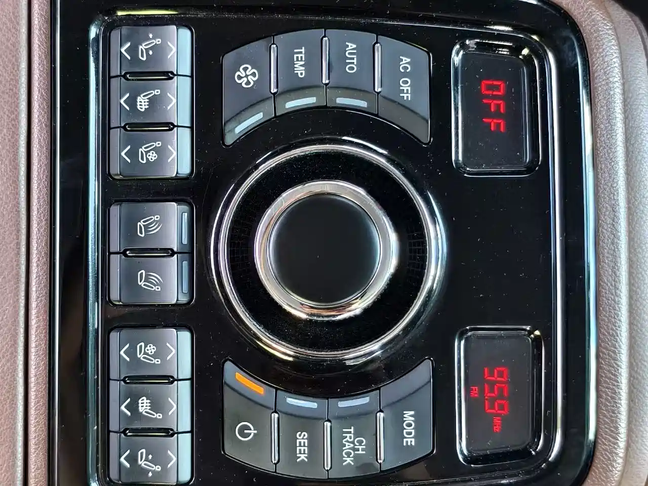 Фото 14 - Hongqi H7