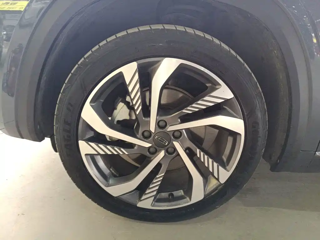 Фото 23 - Geely Monjaro