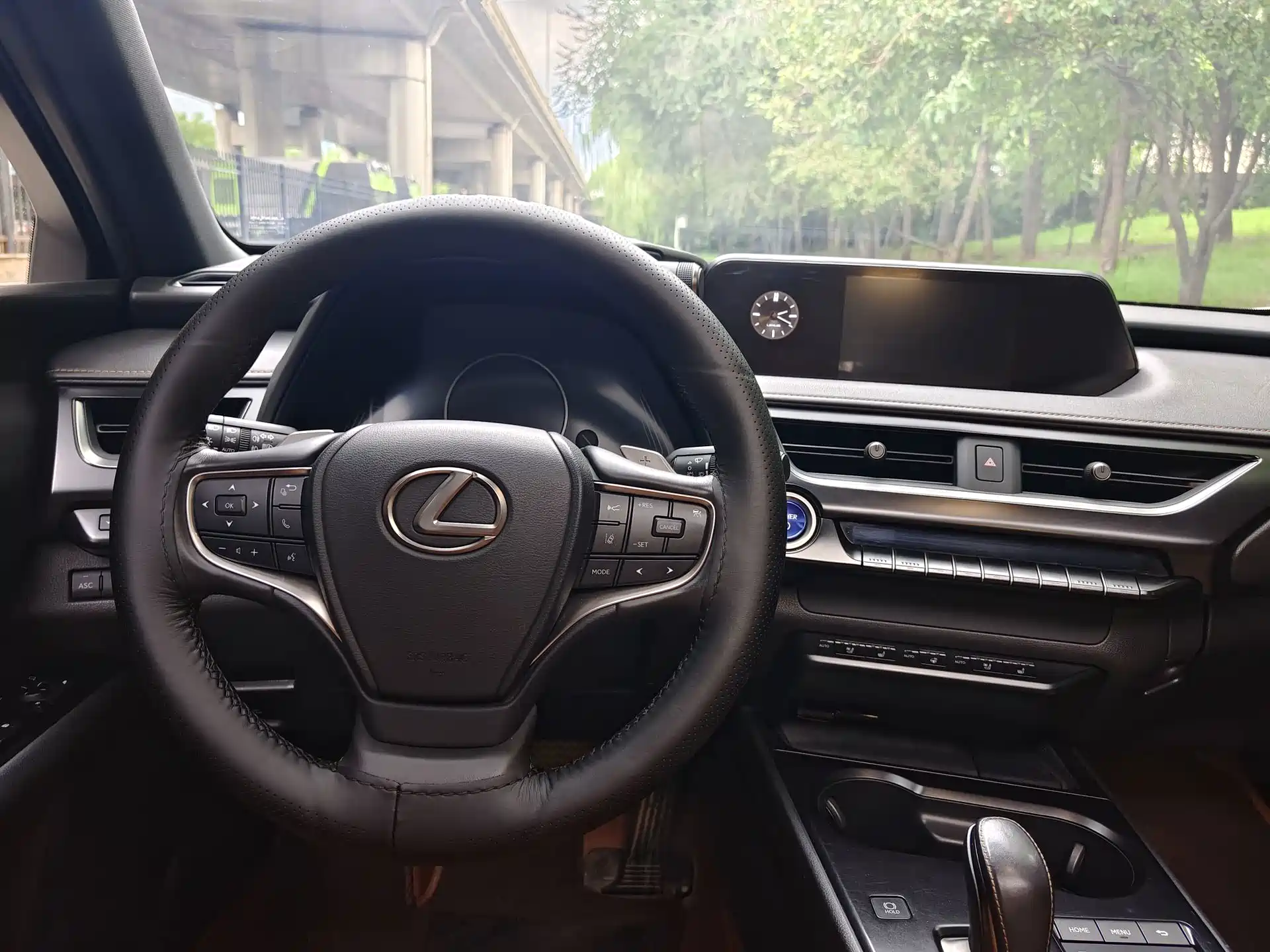 صورة 16 - Lexus UX Electric