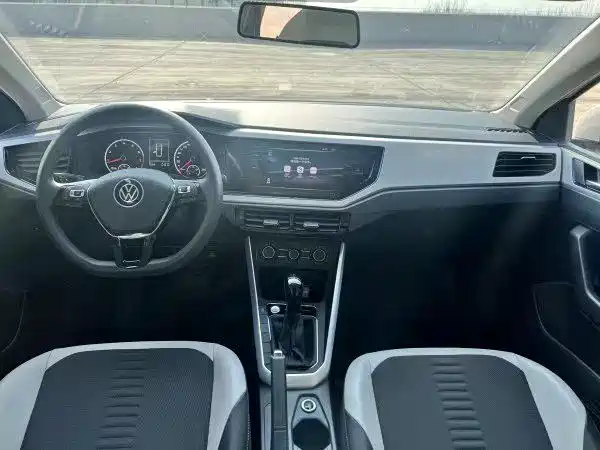 Volkswagen Polo 2019 Plus 1.5L Automatic Colorful Tech Edition фото 4