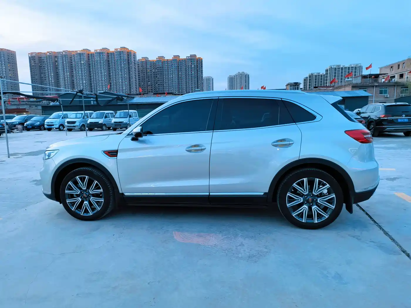 Hongqi HS5 2022 Facelift 2.0T Smart Flag Enjoyment AWD Edition фото 7