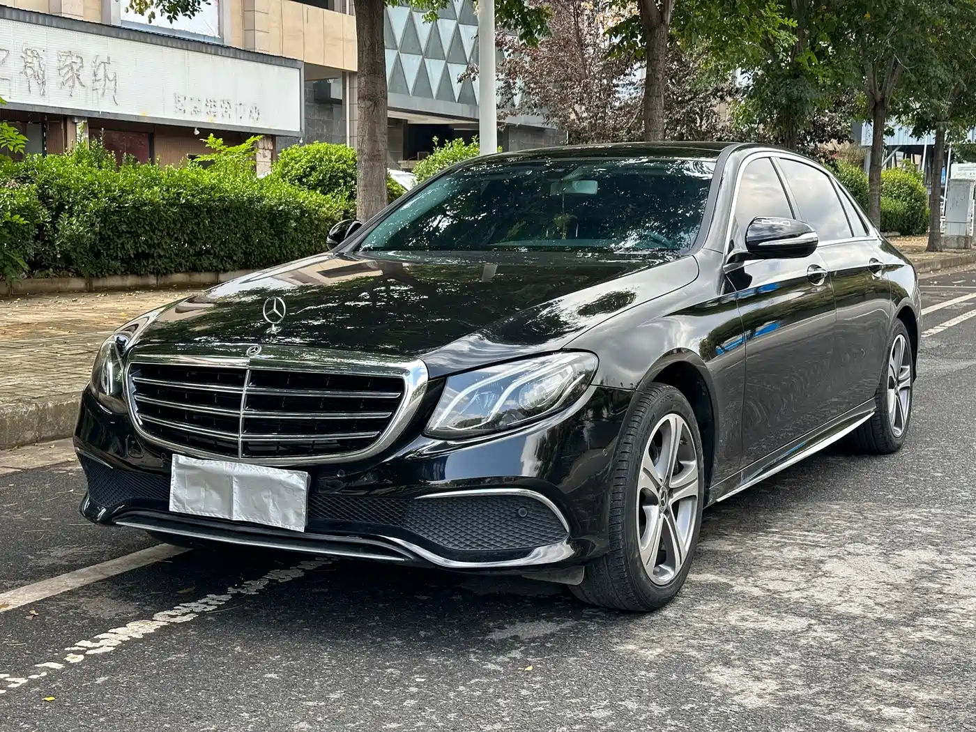 Фото 1 - Mercedes-Benz E-Class