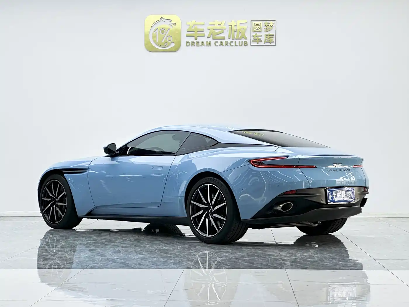 Фото 6 - Aston Martin DB11