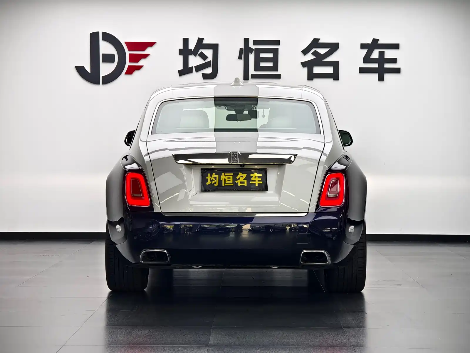 Фото 4 - Rolls-Royce Phantom