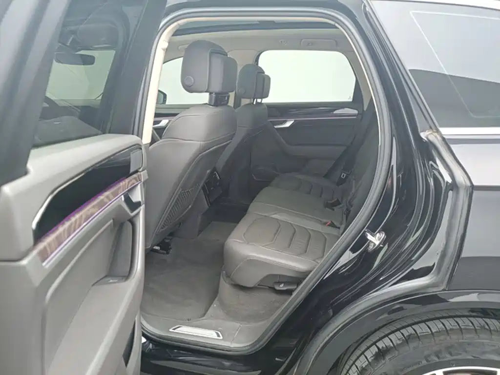 Фото 9 - Volkswagen Touareg