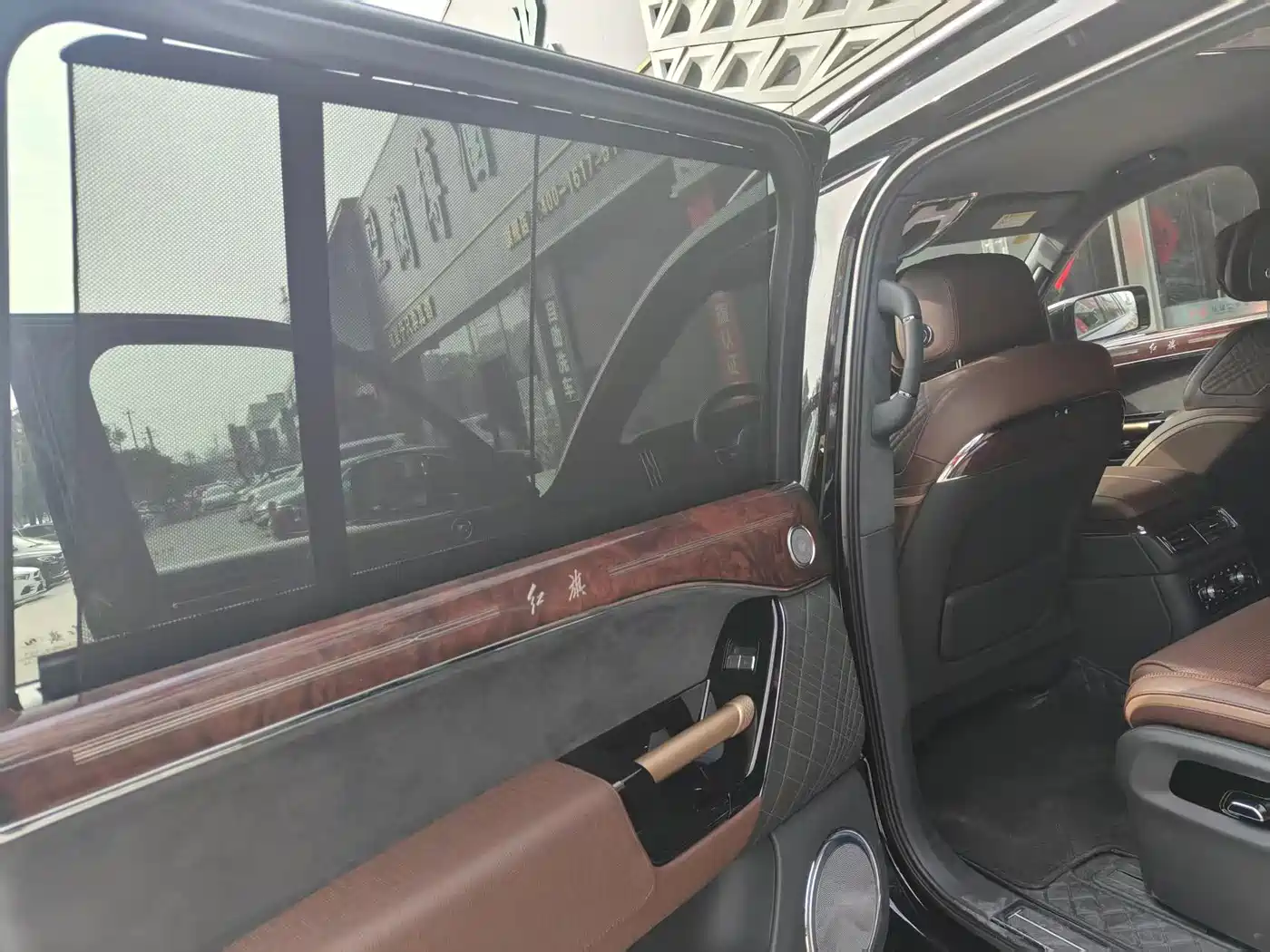 Hongqi Guoyao 2022 4.0T Elegant Flagship 6-Seater фото 17