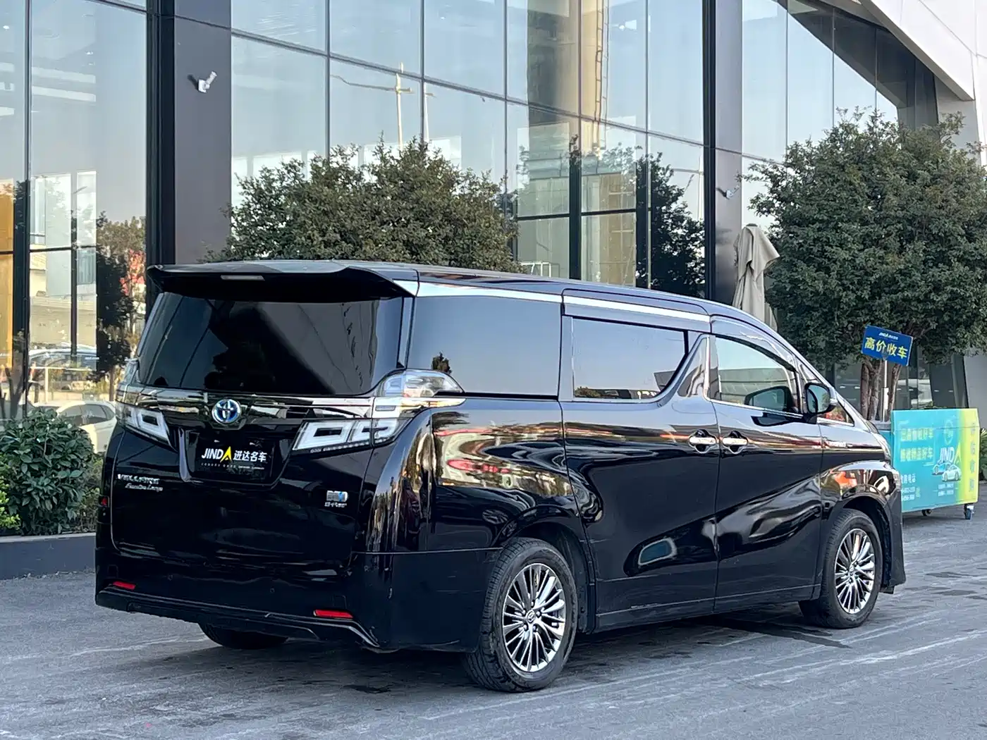 Toyota Vellfire 2019 Hybrid 2.5L HV Premium Edition фото 10