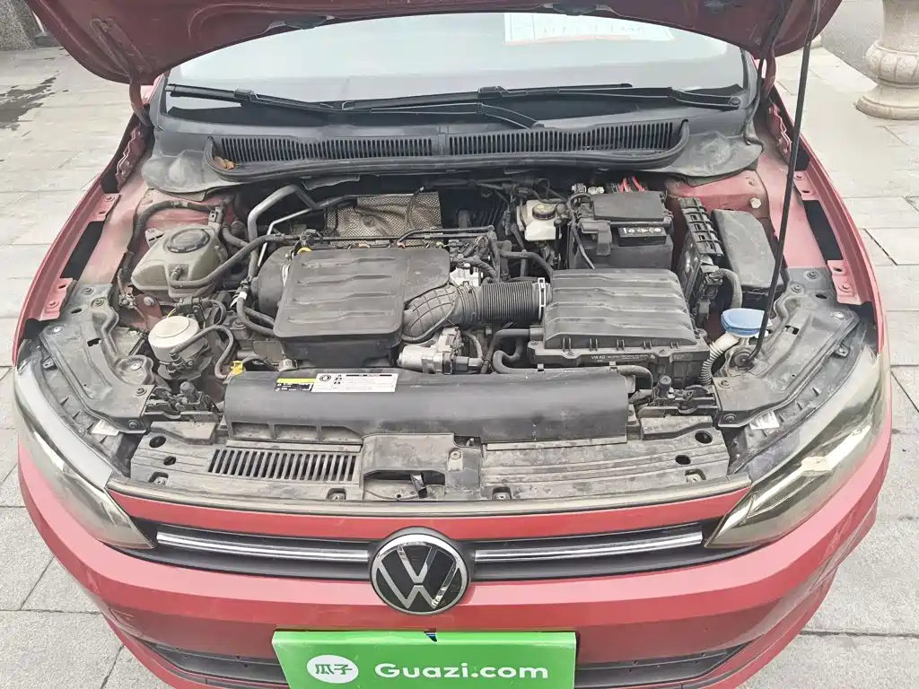 VOLKSWAGEN POLO