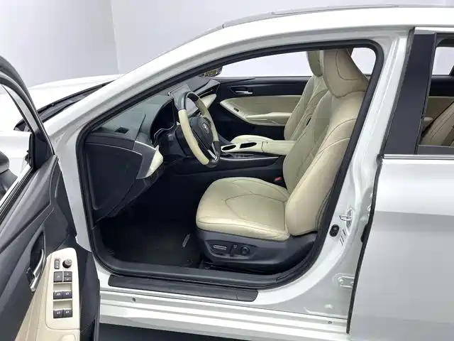 Toyota Avalon 2019 Hybrid 2.5L Luxury Edition China V фото 9