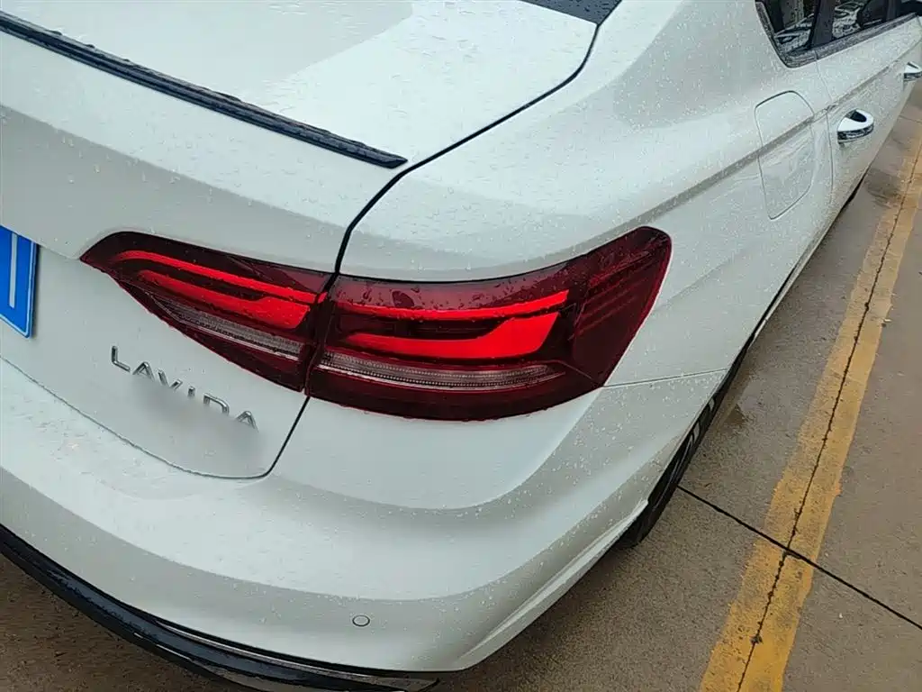 Volkswagen Lavida 2023 280TSI DSG Starlight Comfort Edition фото 8