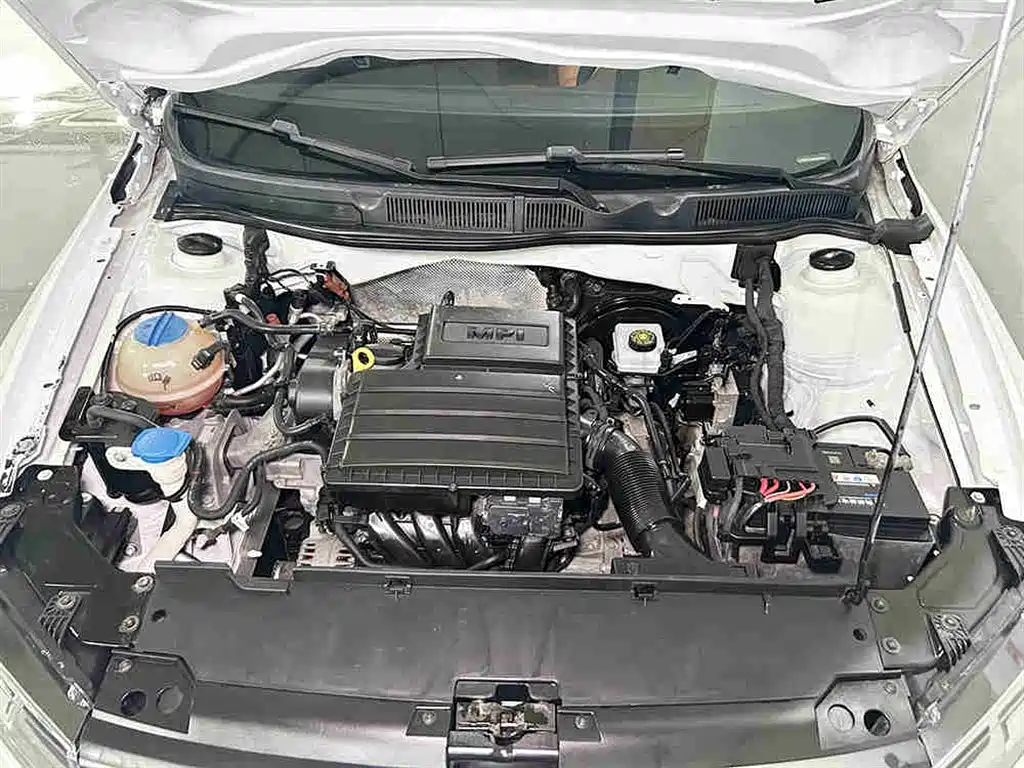 Volkswagen Bora 2018 1.5L Manual Fashion фото 8