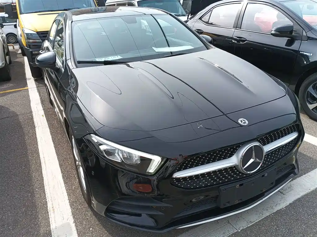 Mercedes-Benz A-Class 2019 Facelift A 200 L Sports Sedan фото 4