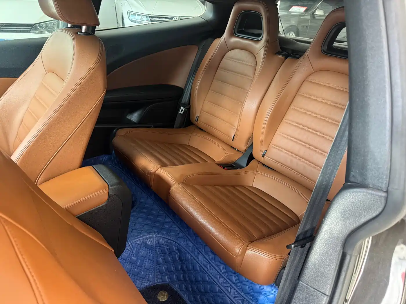 Volkswagen Scirocco 2011 2.0TSI Luxury фото 8