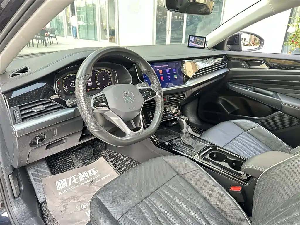 Volkswagen Passat 2022 330TSI Starlight Luxury Edition фото 6