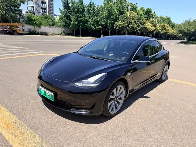 Tesla Model 3 Рестайлинг, стандартный запас хода, задний привод, улучшенная