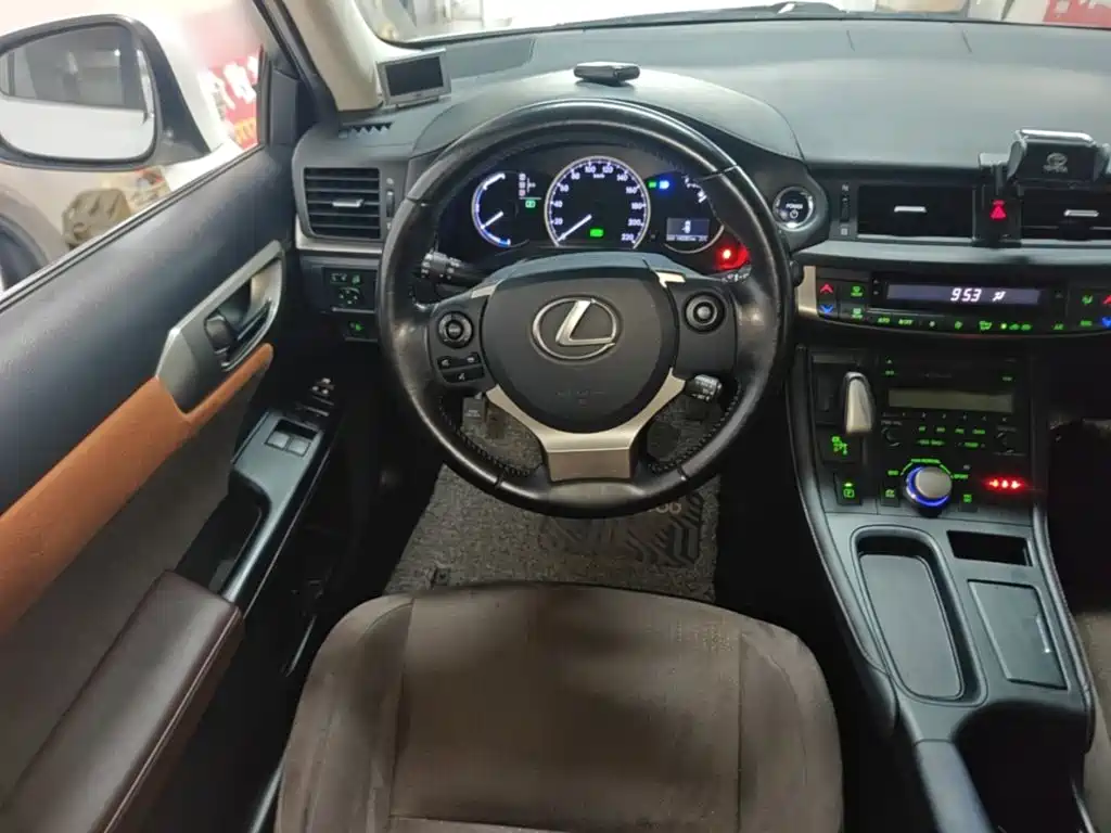 Фото 11 - Lexus CT