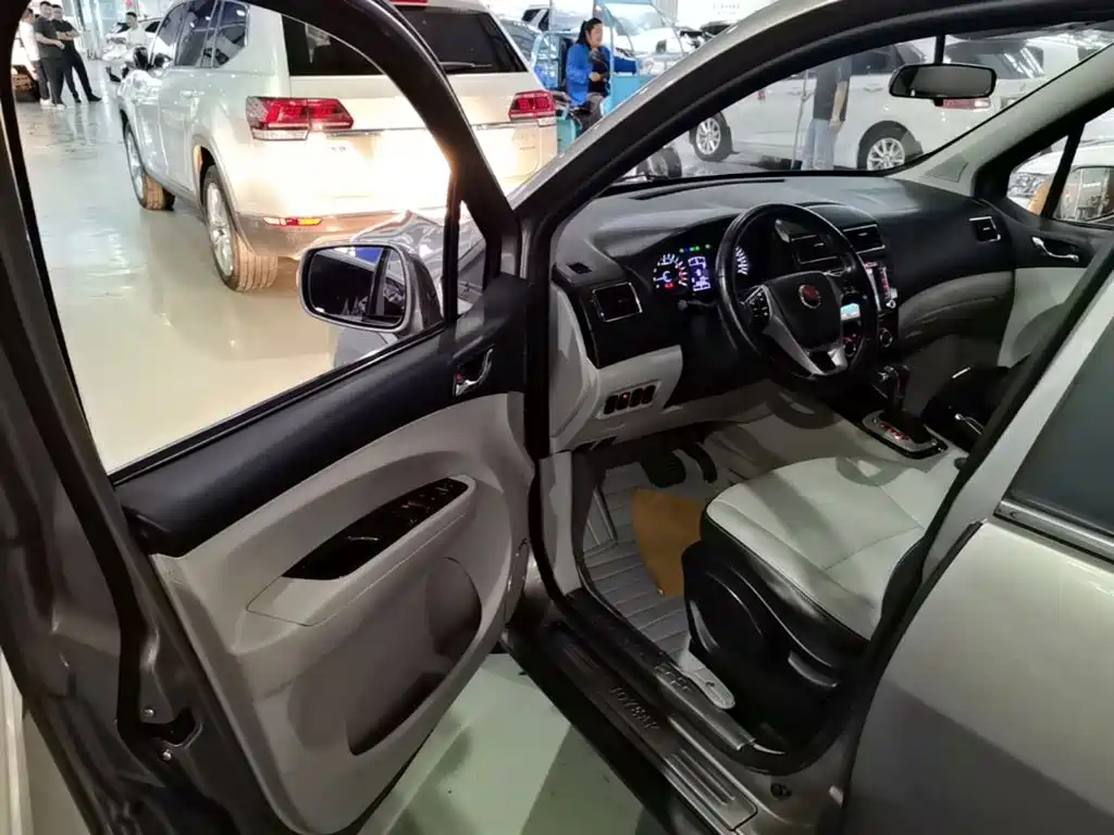 Dongfeng Fengxing Joyear XV 2015 2015 1.6L CVT Luxury