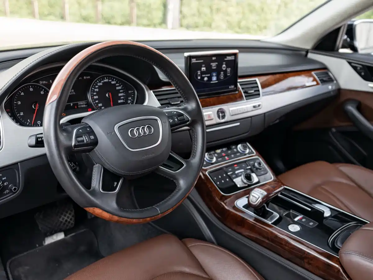 Фото 9 - Audi A8