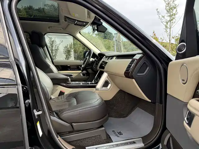 Land Rover Range Rover 2020 3.0 L6 Heritage Extended Edition — фото 5
