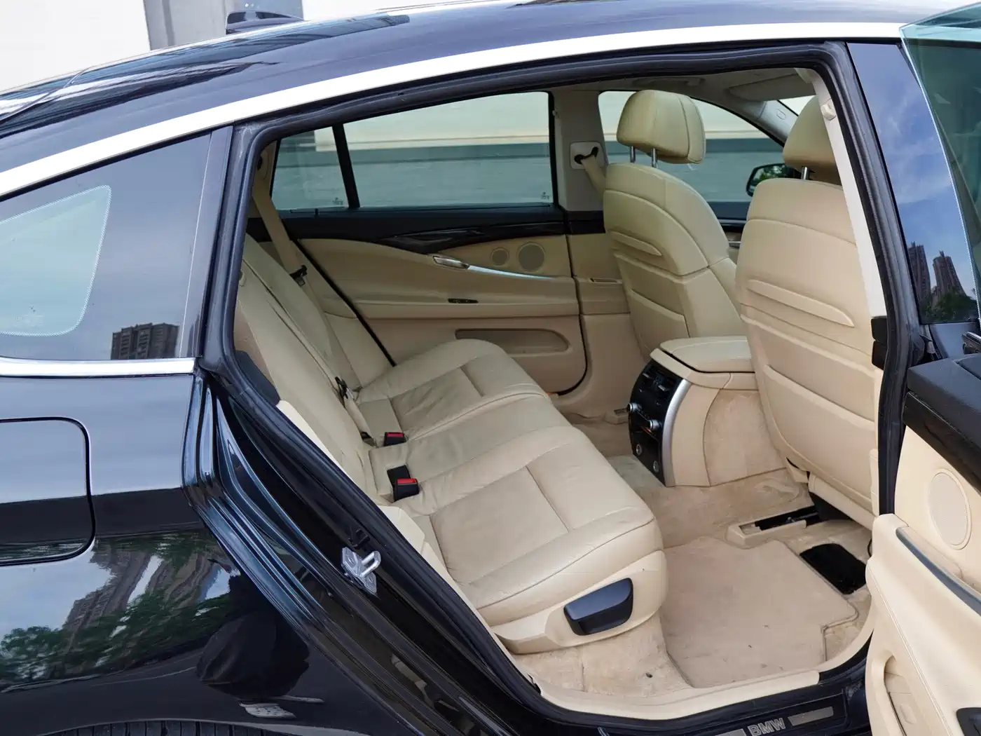 BMW 5 Series GT 2013 535i Leadership фото 14