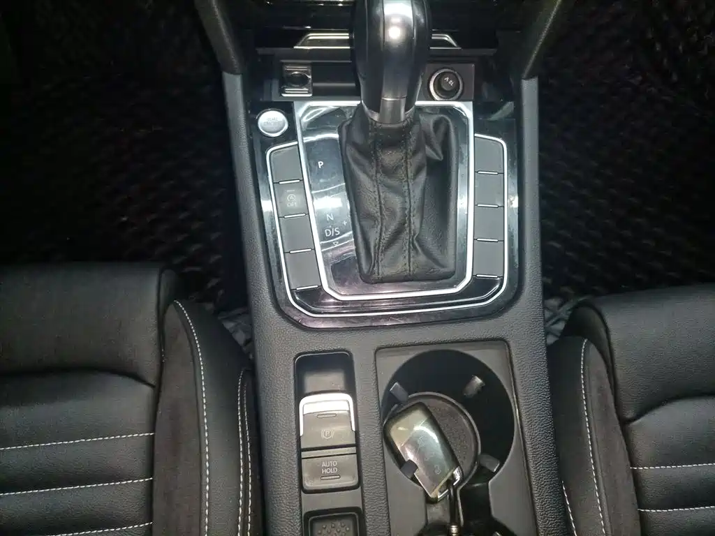 Volkswagen Magotan 2020 330TSI DSG Leading фото 10