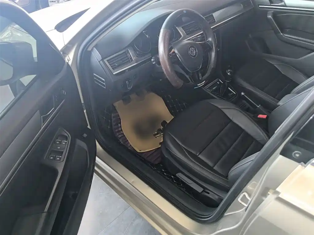 Volkswagen Bora 2016 Model 1.6L Manual Comfort фото 16